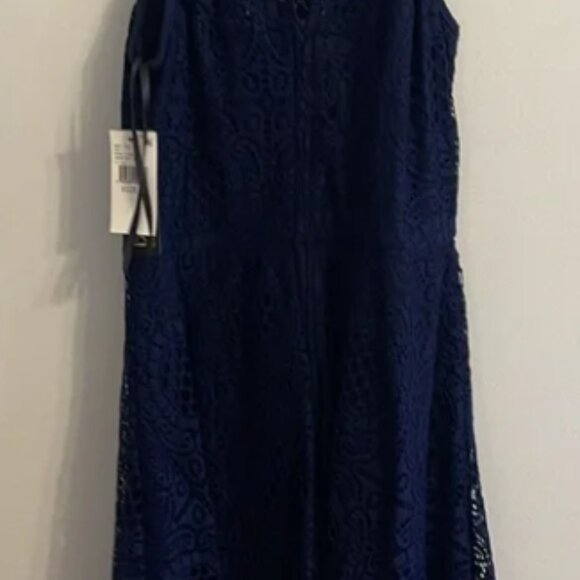 Elegant Navy Lace Tank Top - Picture 2 of 2